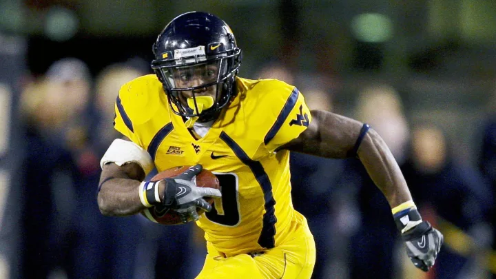 A picture of former WVU football player Steve Slaton 