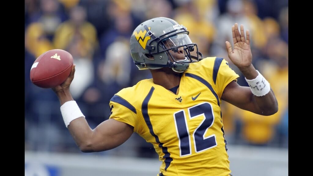 A picture of former WVU football player Geno Smith 